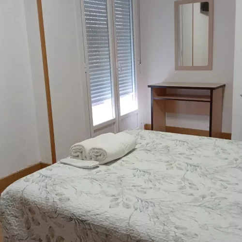 Habitación luminosa y funcional