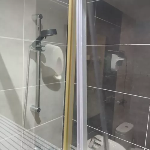Ducha moderna con mampara